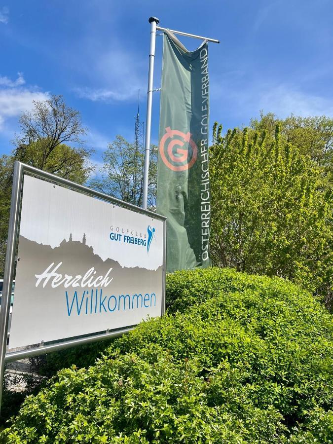 Golf-Appartement Gleisdorf Bagian luar foto